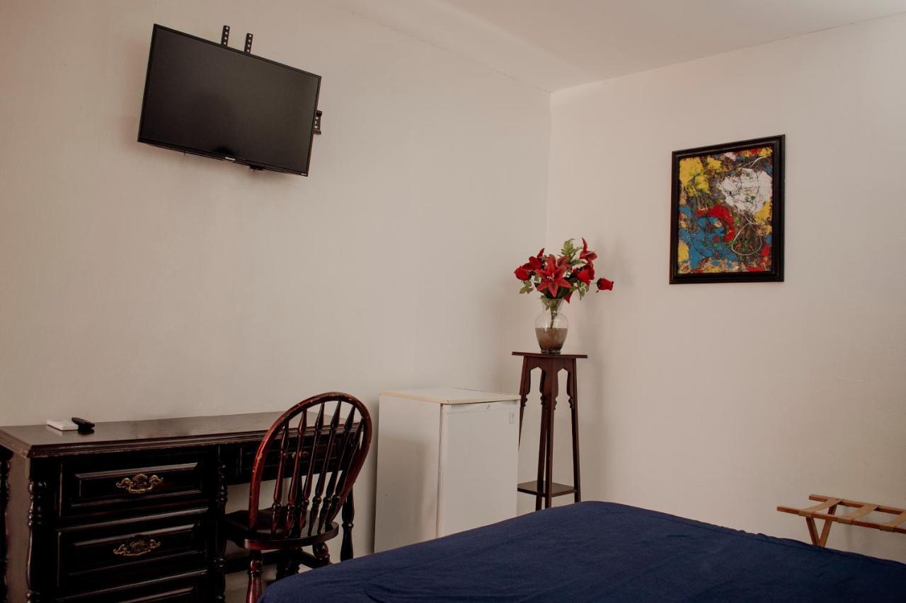 Suites Cervantes Chihuahua Ngoại thất bức ảnh