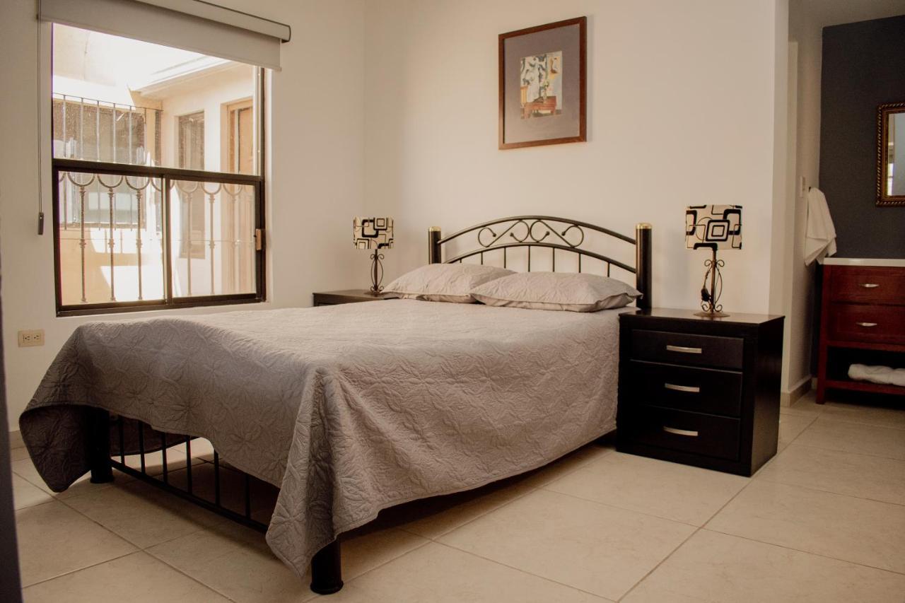Suites Cervantes Chihuahua Ngoại thất bức ảnh