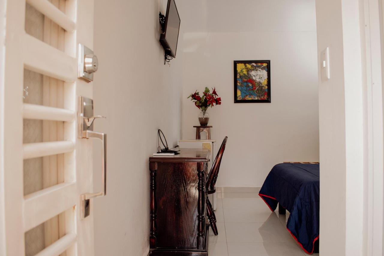 Suites Cervantes Chihuahua Ngoại thất bức ảnh